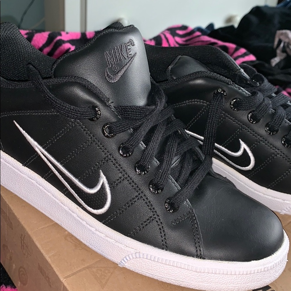 mens nike court tradition trainers